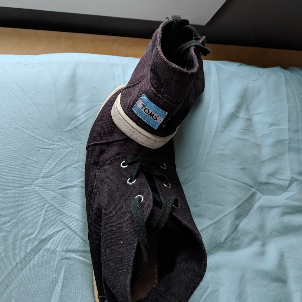 Toms